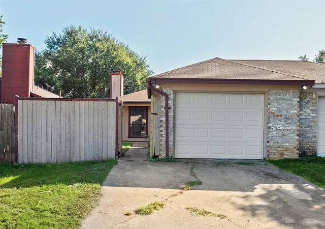 Photo 1 of Townhouse for sale at 6725 S Creek Dr, Fort Worth, TX 76133 | MLS# 21420956 | Listing updated on 2026-10-30
