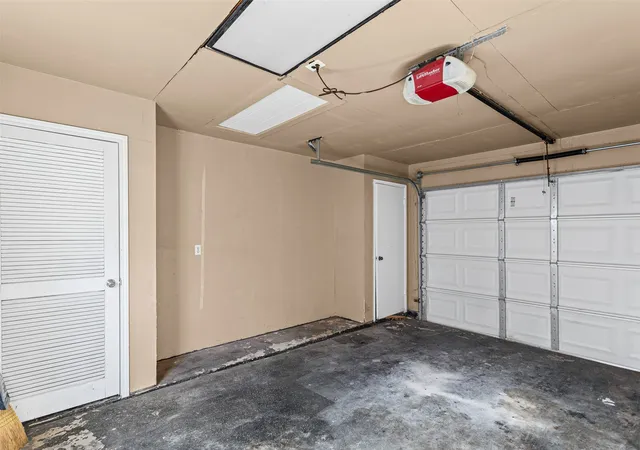 Photo 4 of Townhouse for sale at 6725 S Creek Dr, Fort Worth, TX 76133 | MLS# 21420956 | Listing updated on 2026-10-30