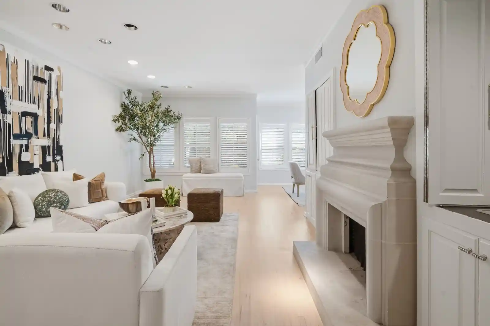 Photo 1 of Townhouse for sale at 6840 E Northwest Hwy, Dallas, TX 75231 | MLS# 21423167 | Listing updated on 2026-10-29