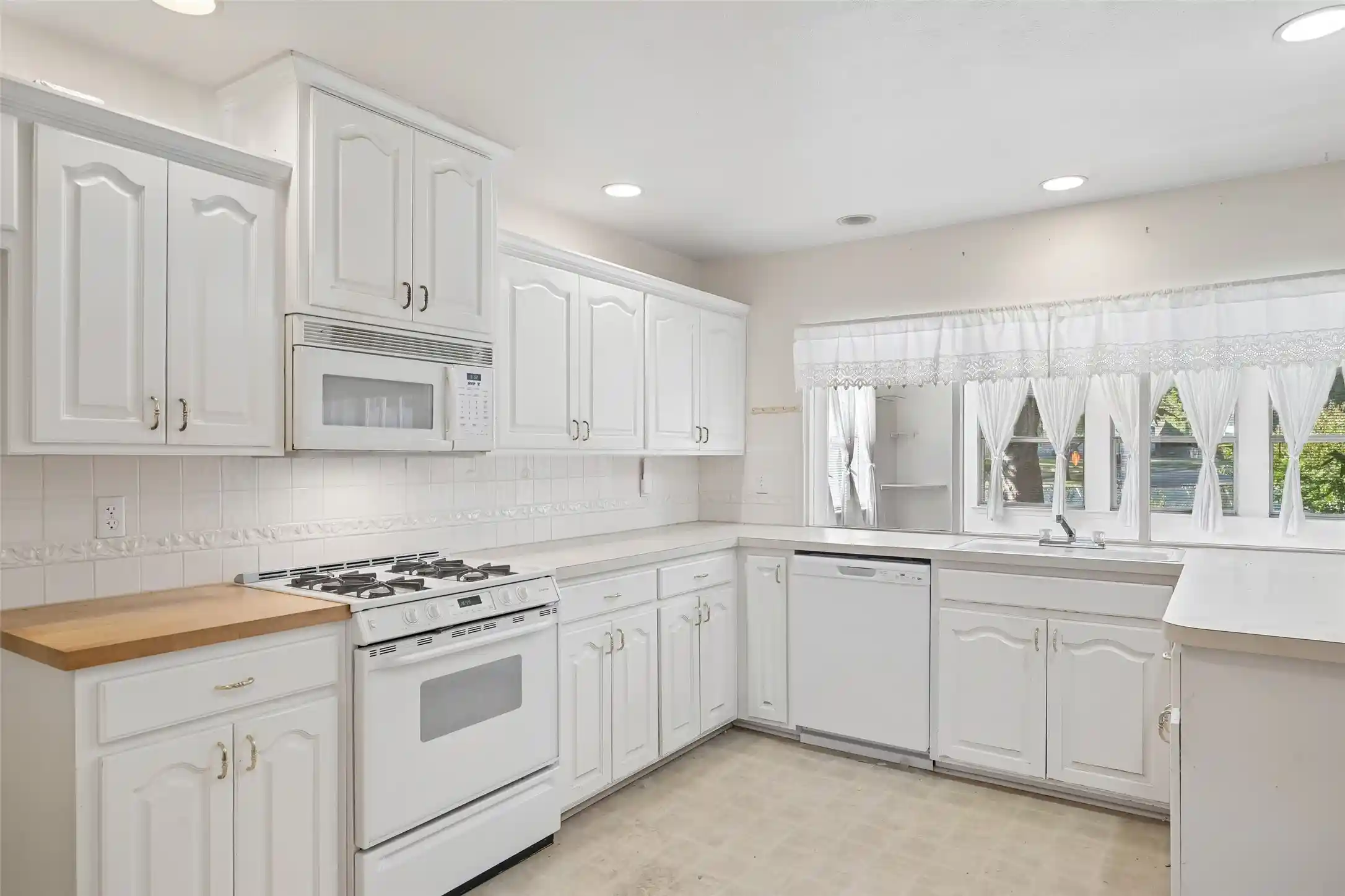 Single family home for sale at 3309 S Edelweiss Dr, Grand Prairie, TX 75052 | MLS# 21420923