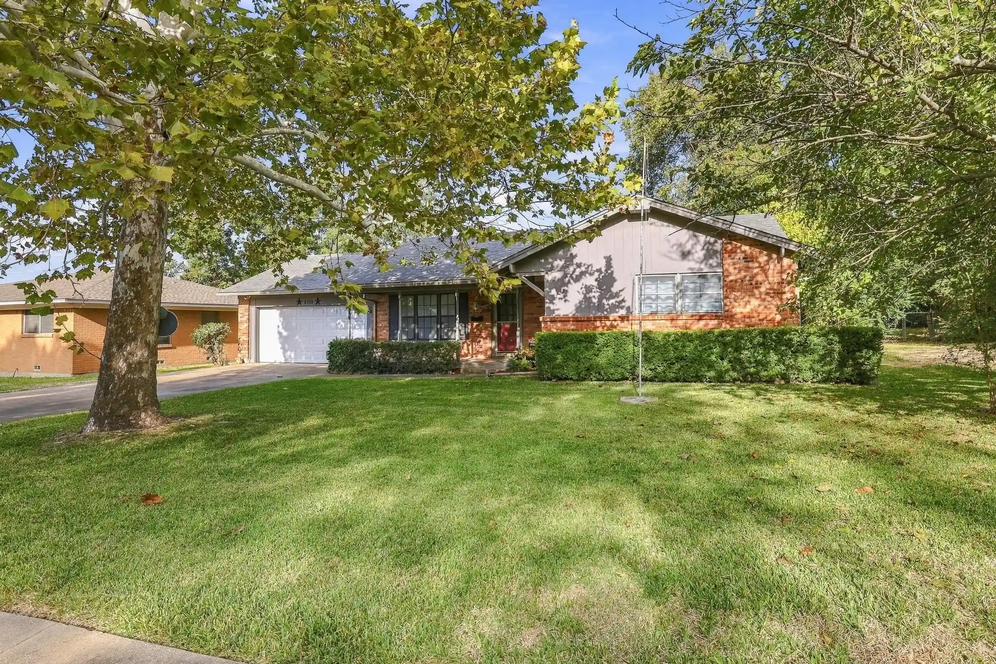 Single family home for sale at 1419 Hillcrest Dr, Sherman, TX 75092 | MLS# 21420882