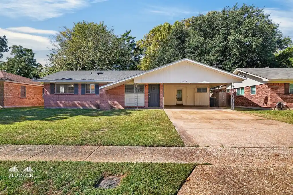 Single family home for sale at 1807 Diana St, Bossier City, LA 71112 | MLS# 21423089