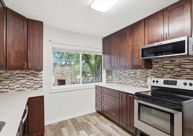 Photo 4 of Single family home for sale at 2200 N Mill St, Lewisville, TX 75057 | MLS# 21421964 | Listing updated on 2026-10-30