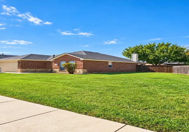 Photo 1 of Single family home for sale at 920 Marist Dr, Fort Worth, TX 76120 | MLS# 21420098 | Listing updated on 2026-10-30