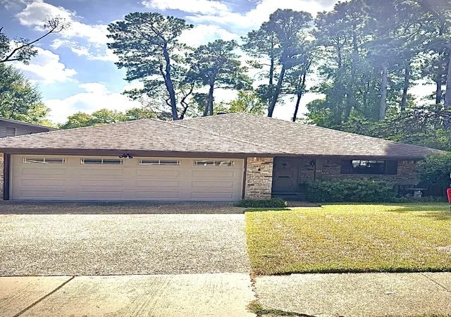 Single family home for sale at 721 Erie St, Shreveport, LA 71106 | MLS# 21422480