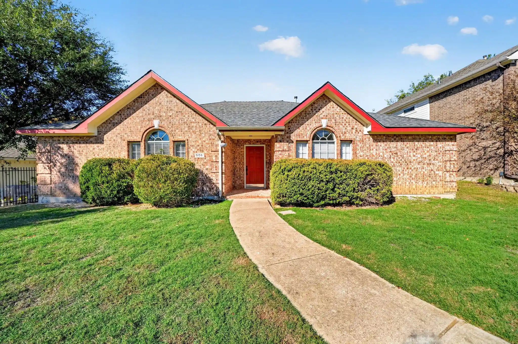 Single family home for sale at 506 Shadow Oaks Ct, Rockwall, TX 75087 | MLS# 21421250 | Listing updated on 2026-10-30