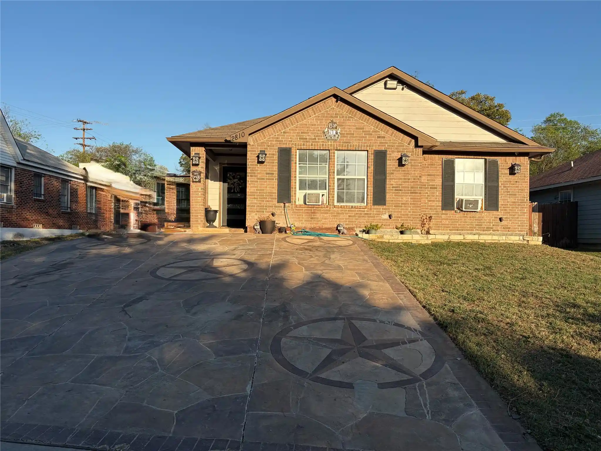 Photo 1 of Single family home for sale at 2810 Britton Dr, Dallas, TX 75216 | MLS# 21423723 | Listing updated on 2026-10-29