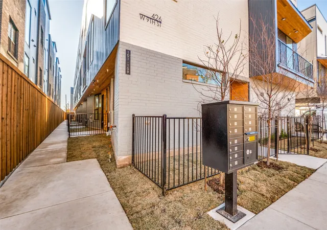 Listing Photo 1 - Condo for sale in building located at 426 W 9Th St, Dallas, TX 75208 - Unit #104