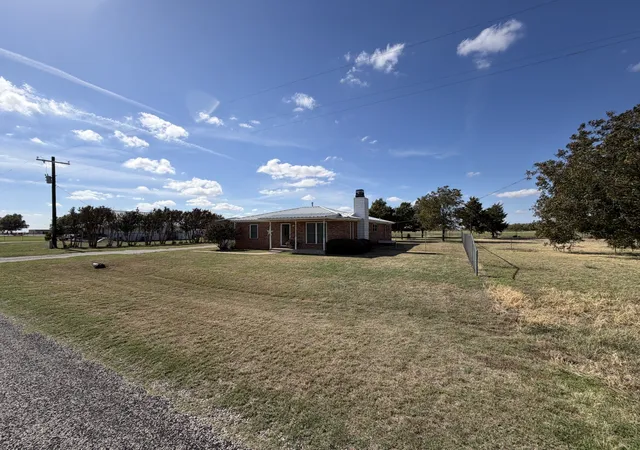 Photo 3 of Single family home for sale at 11298 Fm 2069, Seymour, TX 76380 | MLS# 21423877 | Listing updated on 2026-10-30