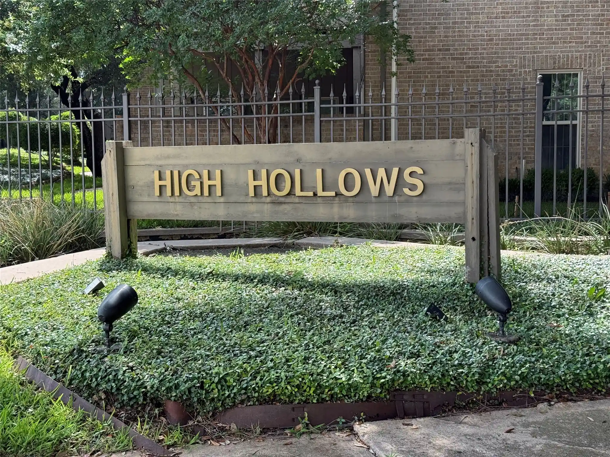 Condo for sale at 10407 High Hollows Dr #107, Dallas, TX 75230 | MLS# 21420808