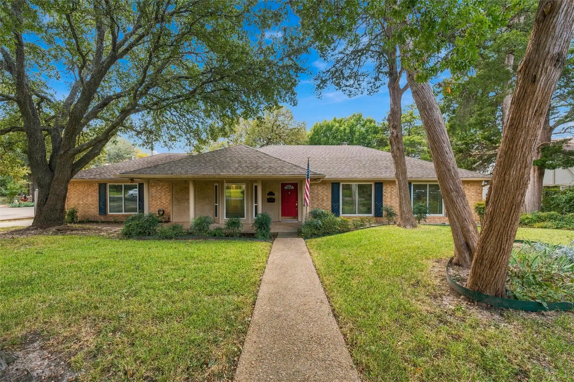 Single family home for sale at 218 White Hall Rd, Woodway, TX 76712 | MLS# 21423003 | Listing updated on 2026-10-30