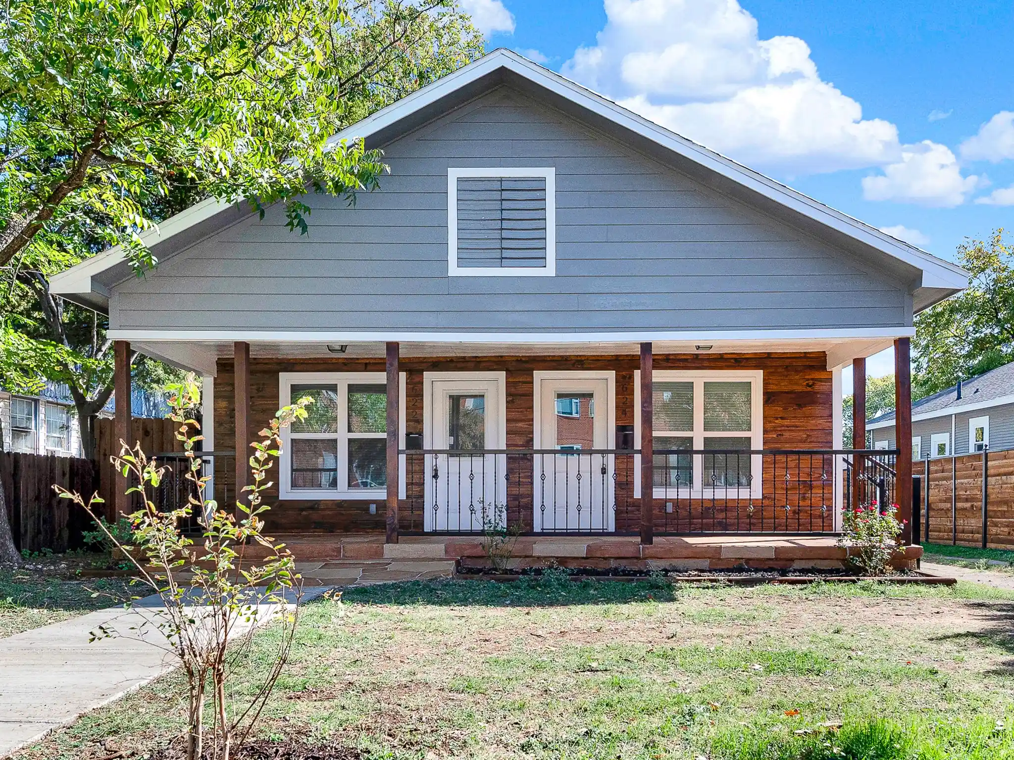 Photo 1 of Multi family home for sale at 622/624 S Edgefield Ave, Dallas, TX 75208 | MLS# 21424008 | Listing updated on 2026-10-30