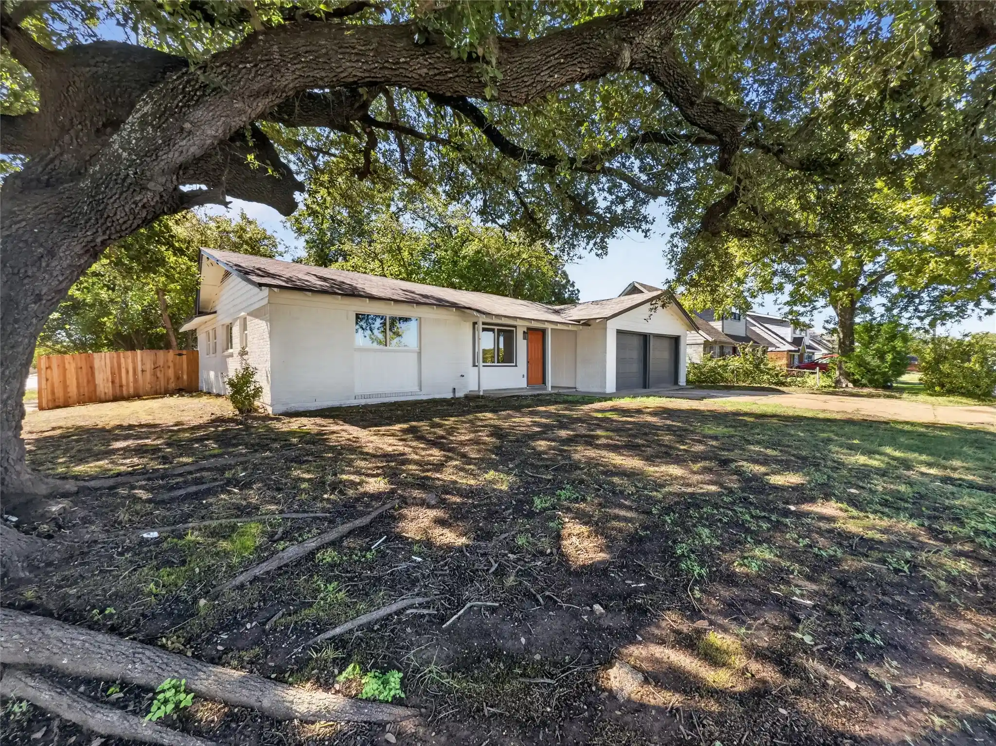Photo 1 of Single family home for sale at 2318 Stonegate St, Arlington, TX 76010 | MLS# 21424068 | Listing updated on 2026-10-30