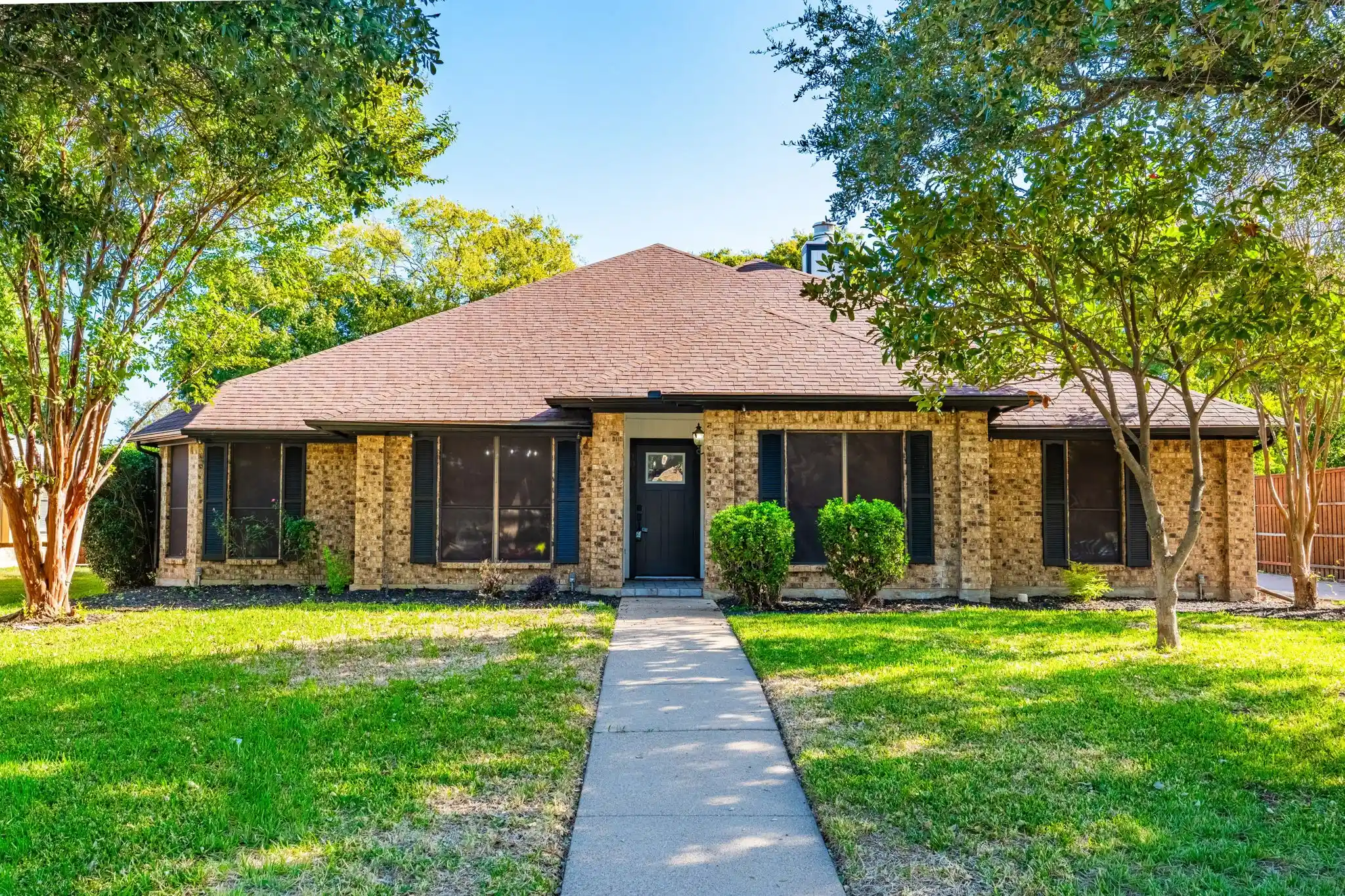 Photo 1 of Single family home for sale at 1014 Kingston Dr, Mansfield, TX 76063 | MLS# 21422092 | Listing updated on 2026-10-30