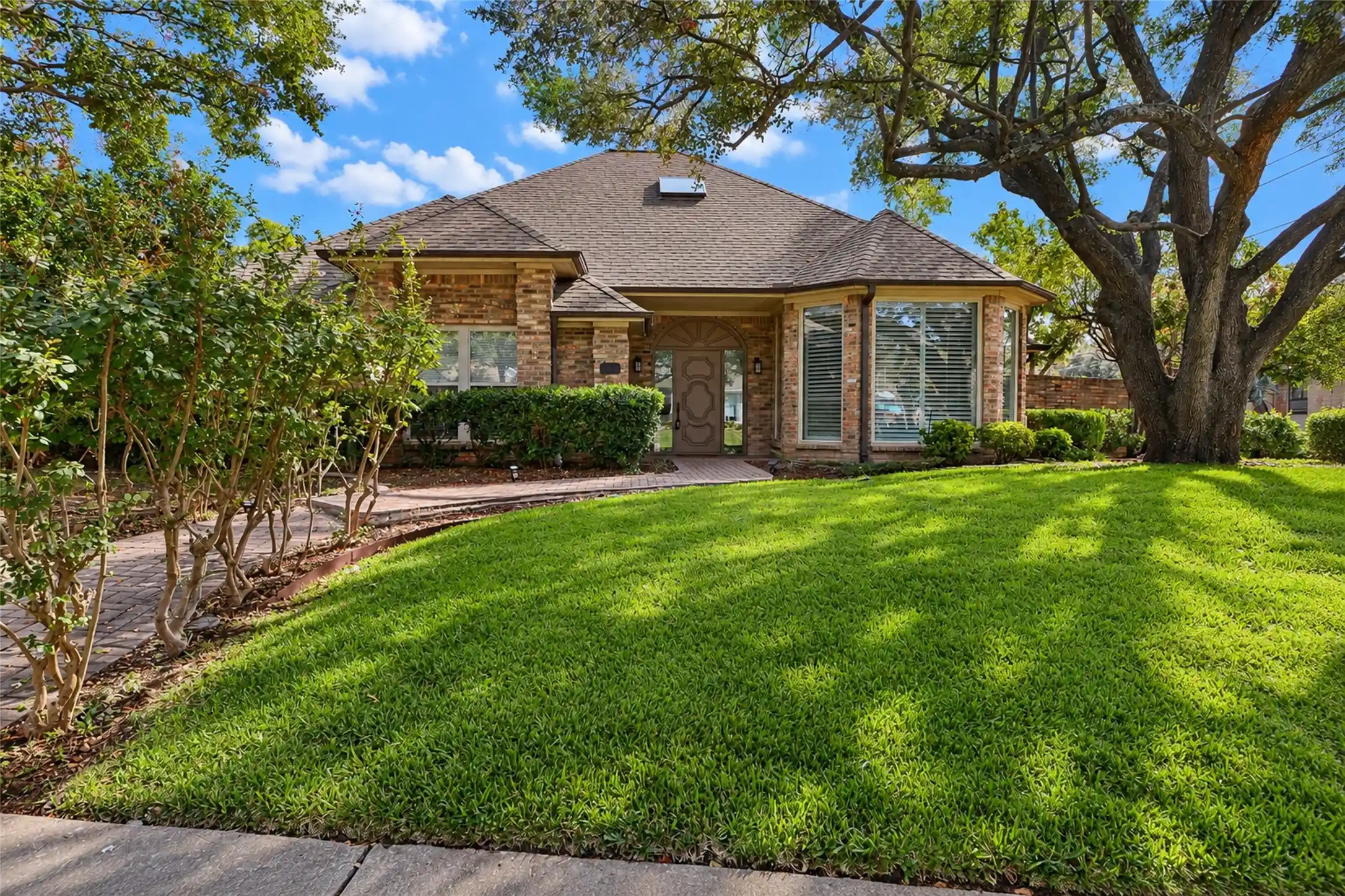 Single family home for sale at 6204 Liberty Hl, Dallas, TX 75248 | MLS# 21423624