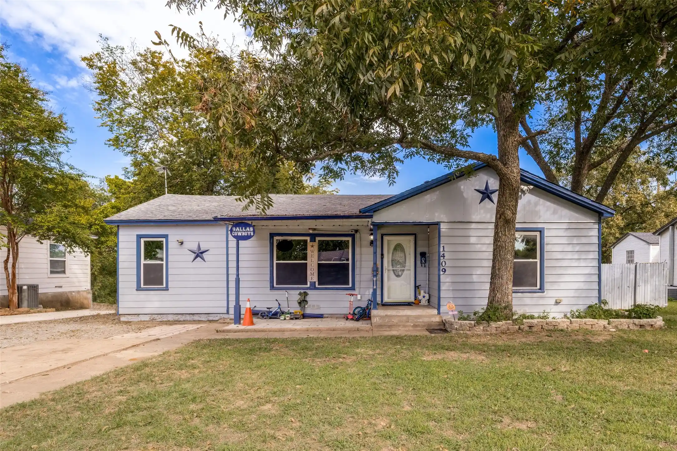 Photo 1 of Single family home for sale at 1409 W Shepherd St, Denison, TX 75020 | MLS# 21424040 | Listing updated on 2026-10-30