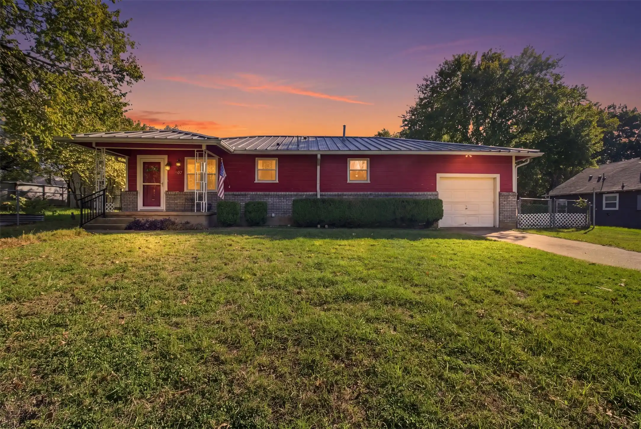 Single family home for sale at 607 W Water St, Weatherford, TX 76086 | MLS# 21423923