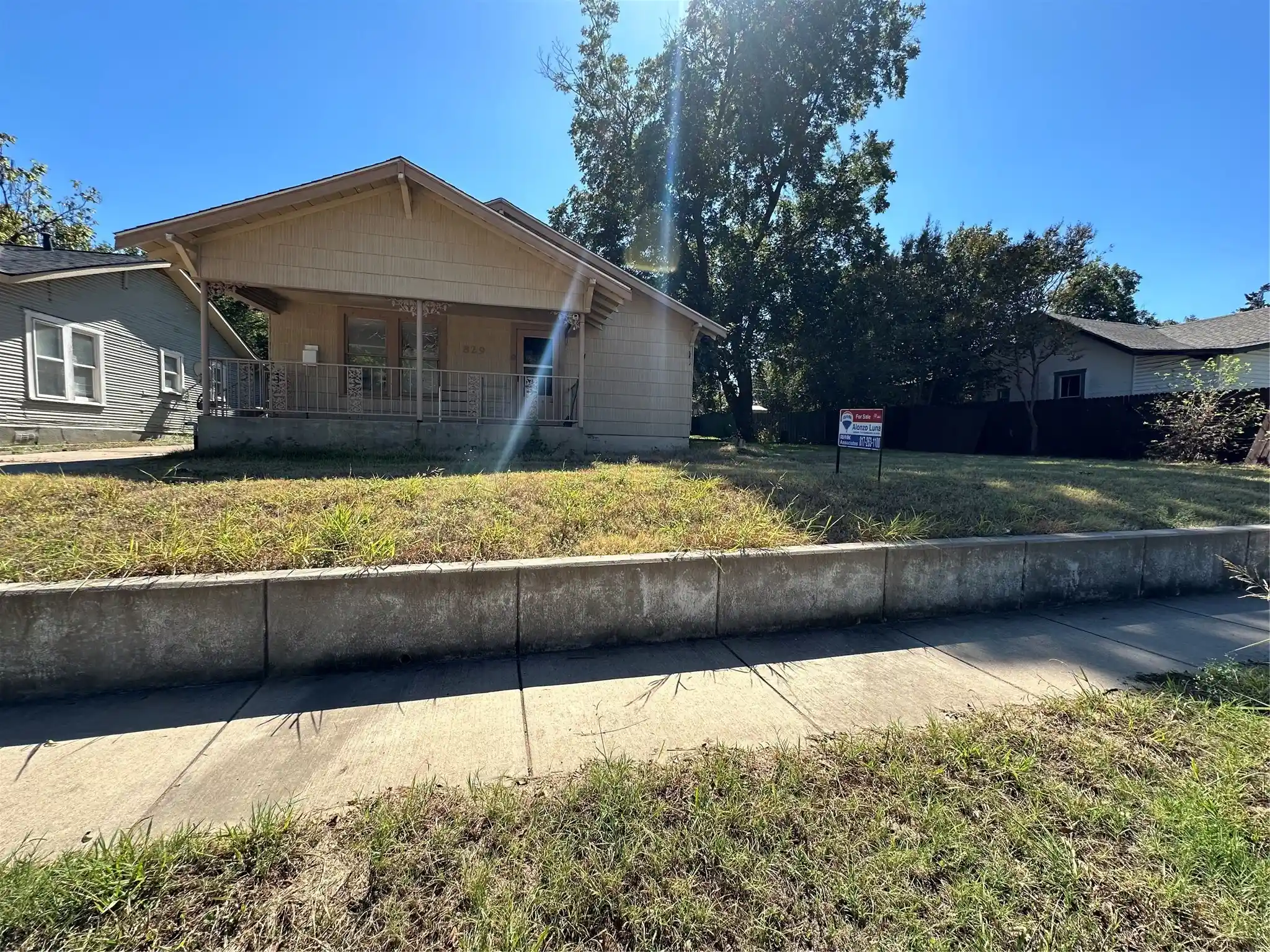 Photo 1 of Single family home for sale at 829 W Beddell St, Fort Worth, TX 76115 | MLS# 21424130 | Listing updated on 2026-10-30