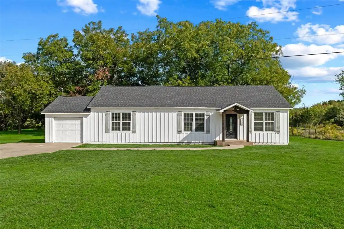 Single family home for sale at 2005 Newport Rd, Weatherford, TX 76086 | MLS# 21423504