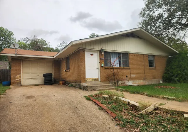 Single family home for sale at 1116 Terrace Ave, Fort Worth, TX 76164 | MLS# 21424081