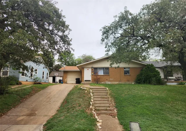 Photo 1 of Single family home for sale at 1116 Terrace Ave, Fort Worth, TX 76164 | MLS# 21424081 | Listing updated on 2026-10-30