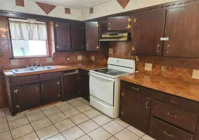 Photo 4 of Single family home for sale at 1116 Terrace Ave, Fort Worth, TX 76164 | MLS# 21424081 | Listing updated on 2026-10-30