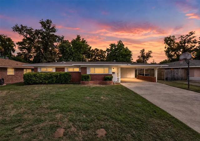 Single family home for sale at 4013 Parkway Dr, Bossier City, LA 71112 | MLS# 21424156