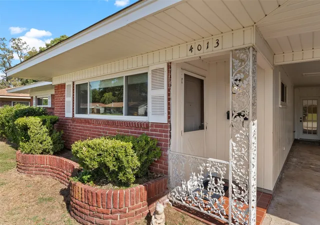 Photo 3 of Single family home for sale at 4013 Parkway Dr, Bossier City, LA 71112 | MLS# 21424156 | Listing updated on 2026-10-30
