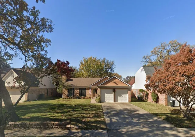 Photo 1 of Single family home for sale at 1703 Woodhollow Dr, Euless, TX 76039 | MLS# 21403411 | Listing updated on 2026-10-30