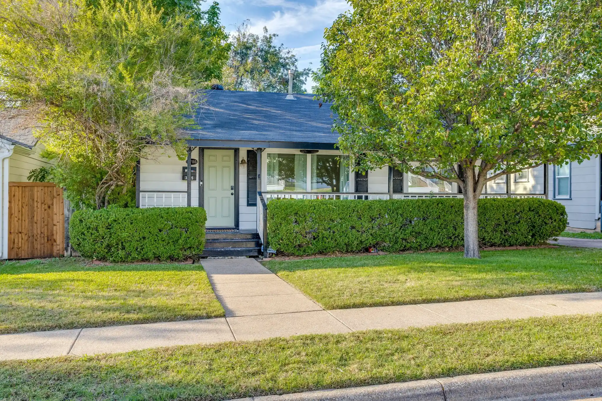 Single family home for sale at 3705 Collinwood Ave, Fort Worth, TX 76107 | MLS# 21411214