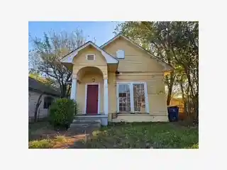Single family home for sale at 104 W Munson St, Denison, TX 75021 | MLS# 21421878