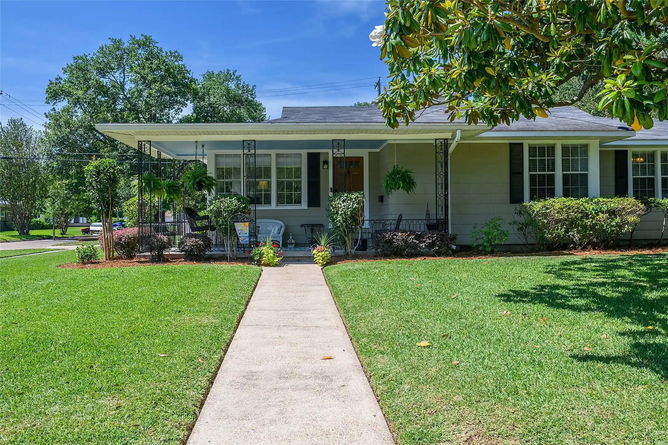 Single family home for sale at 238 Arthur Ave, Shreveport, LA 71105 | MLS# 21424500