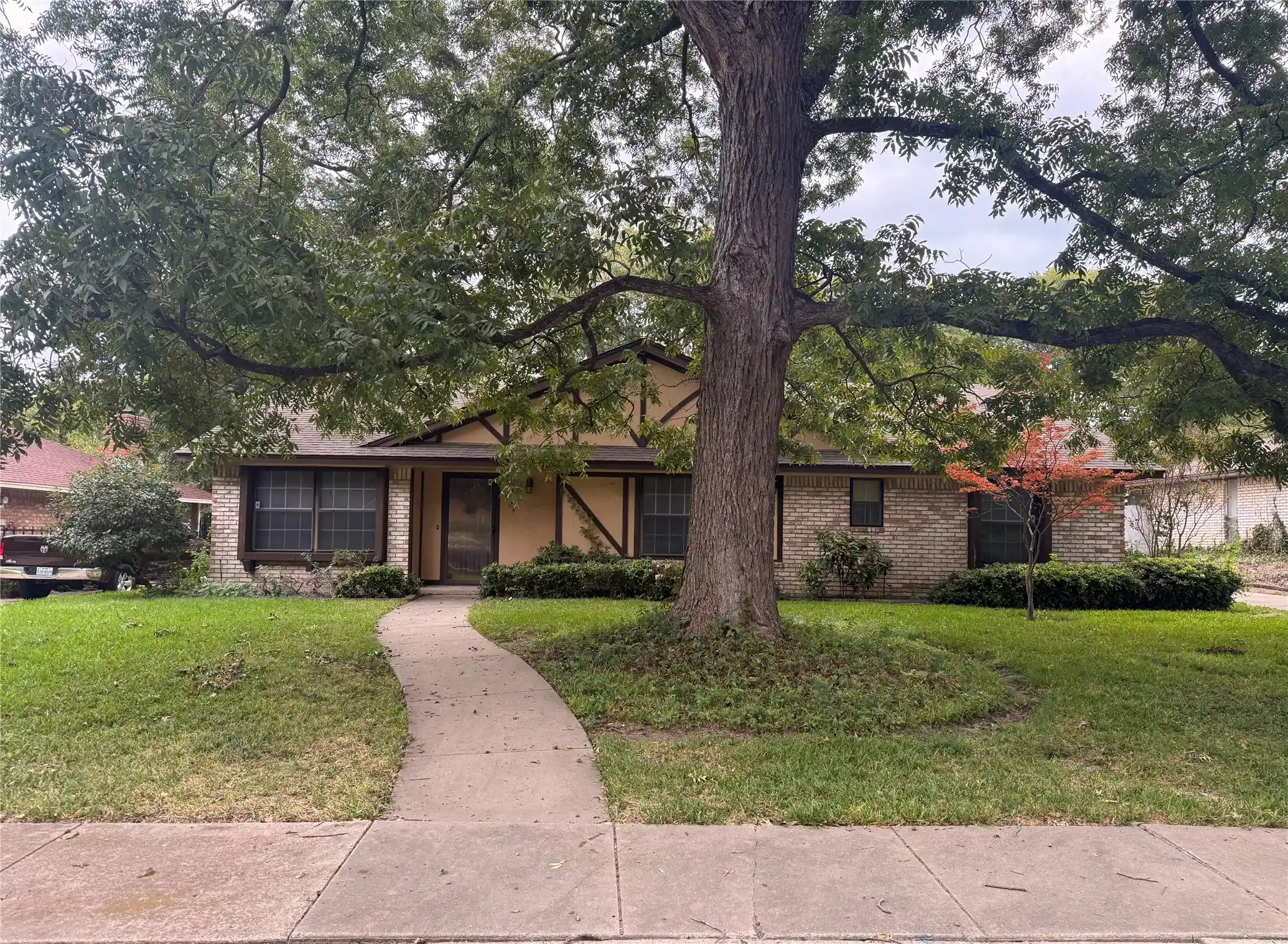 Single family home for sale at 924 Forest Glen Dr, DeSoto, TX 75115 | MLS# 21424346