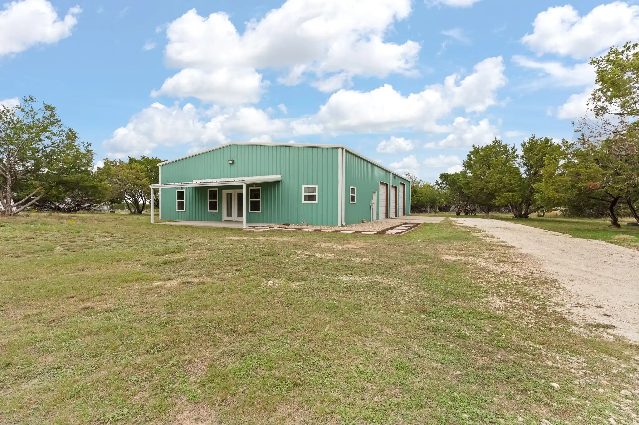 Single family home for sale at 661 Ridge Dr N, Cleburne, TX 76033 | MLS# 21424766