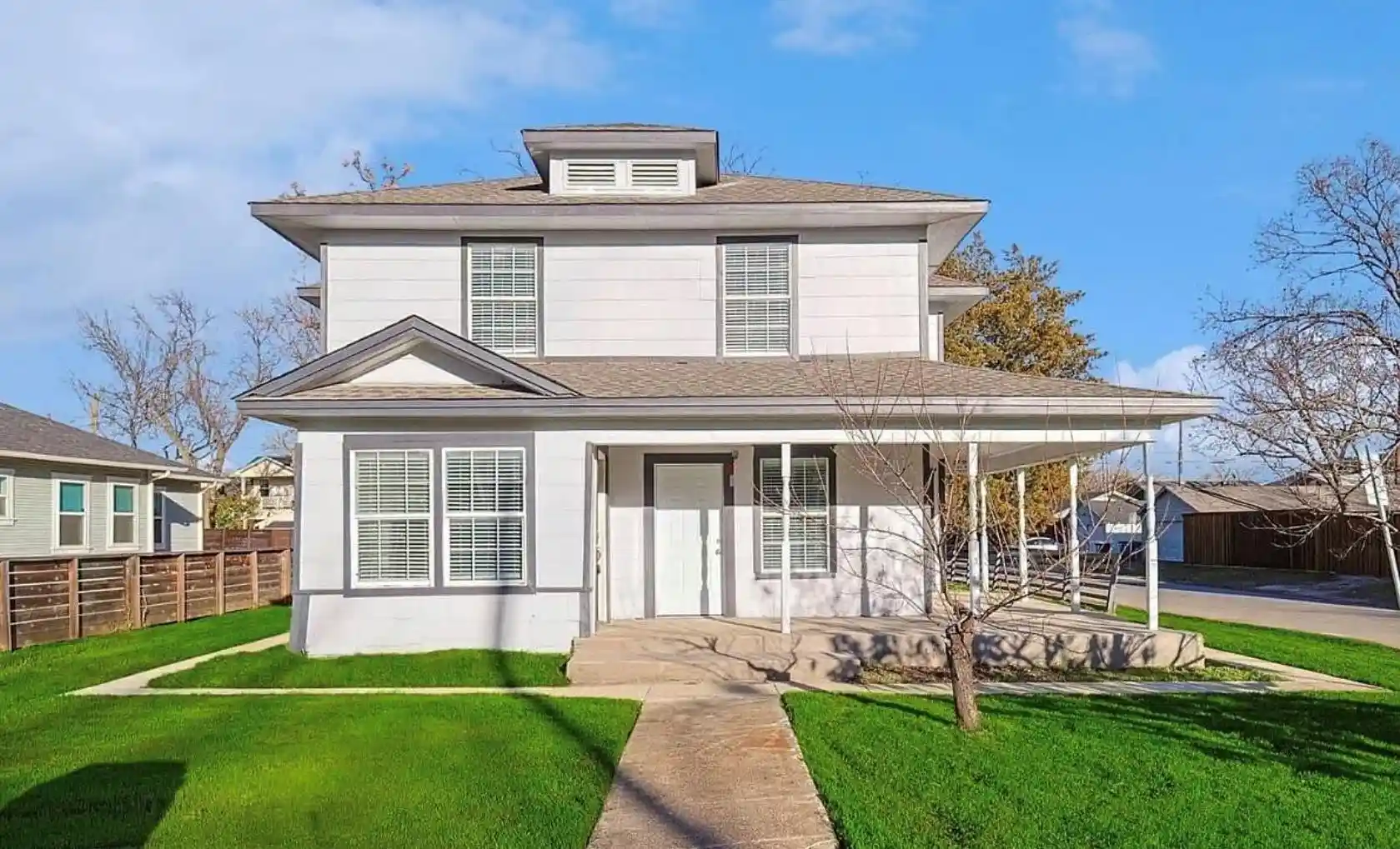 Single family home for sale at 702 N Edgefield Ave, Dallas, TX 75208 | MLS# 21424774