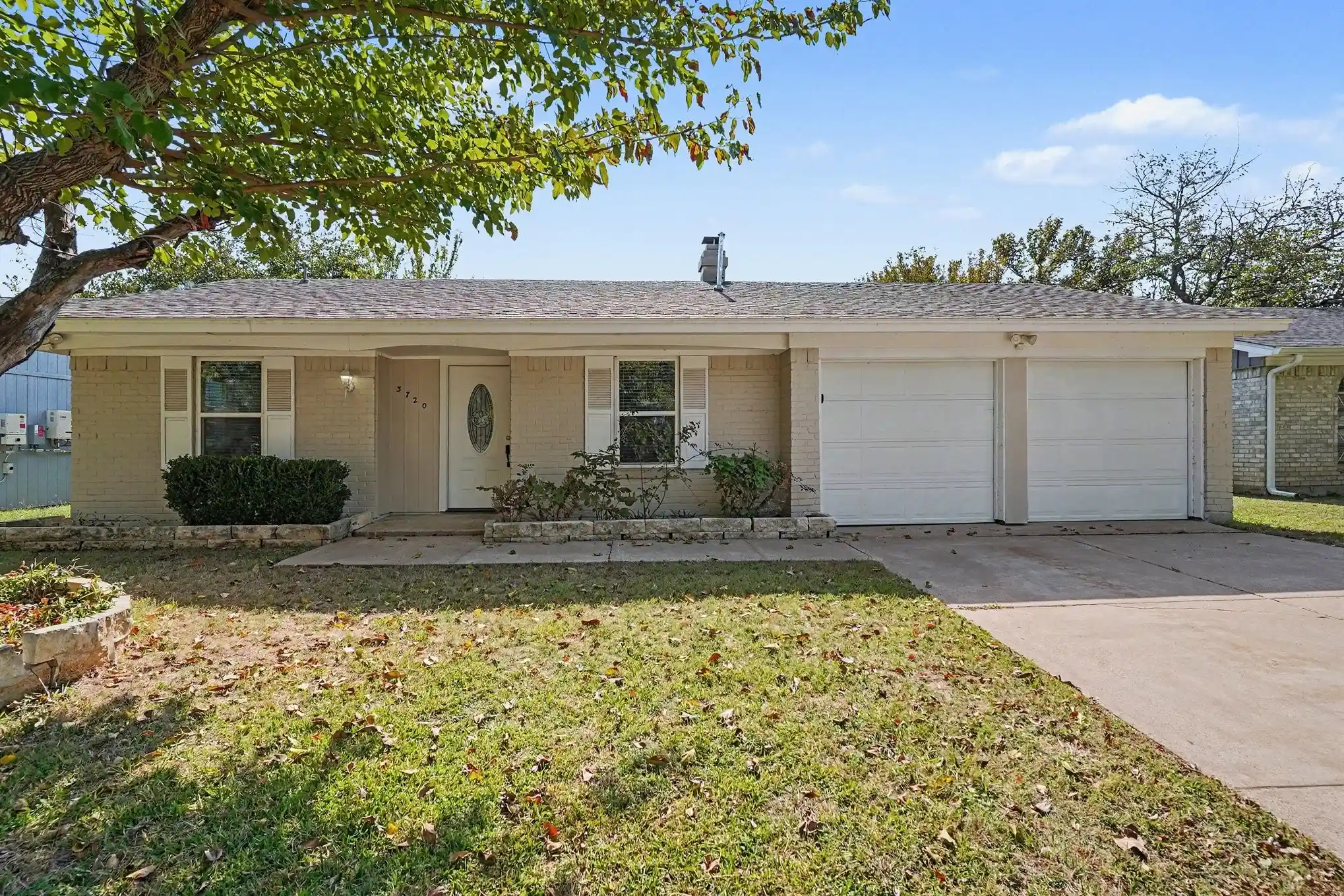 Photo 1 of Single family home for sale at 3720 Royal Crst Dr, Fort Worth, TX 76140 | MLS# 21420748 | Listing updated on 2026-10-31