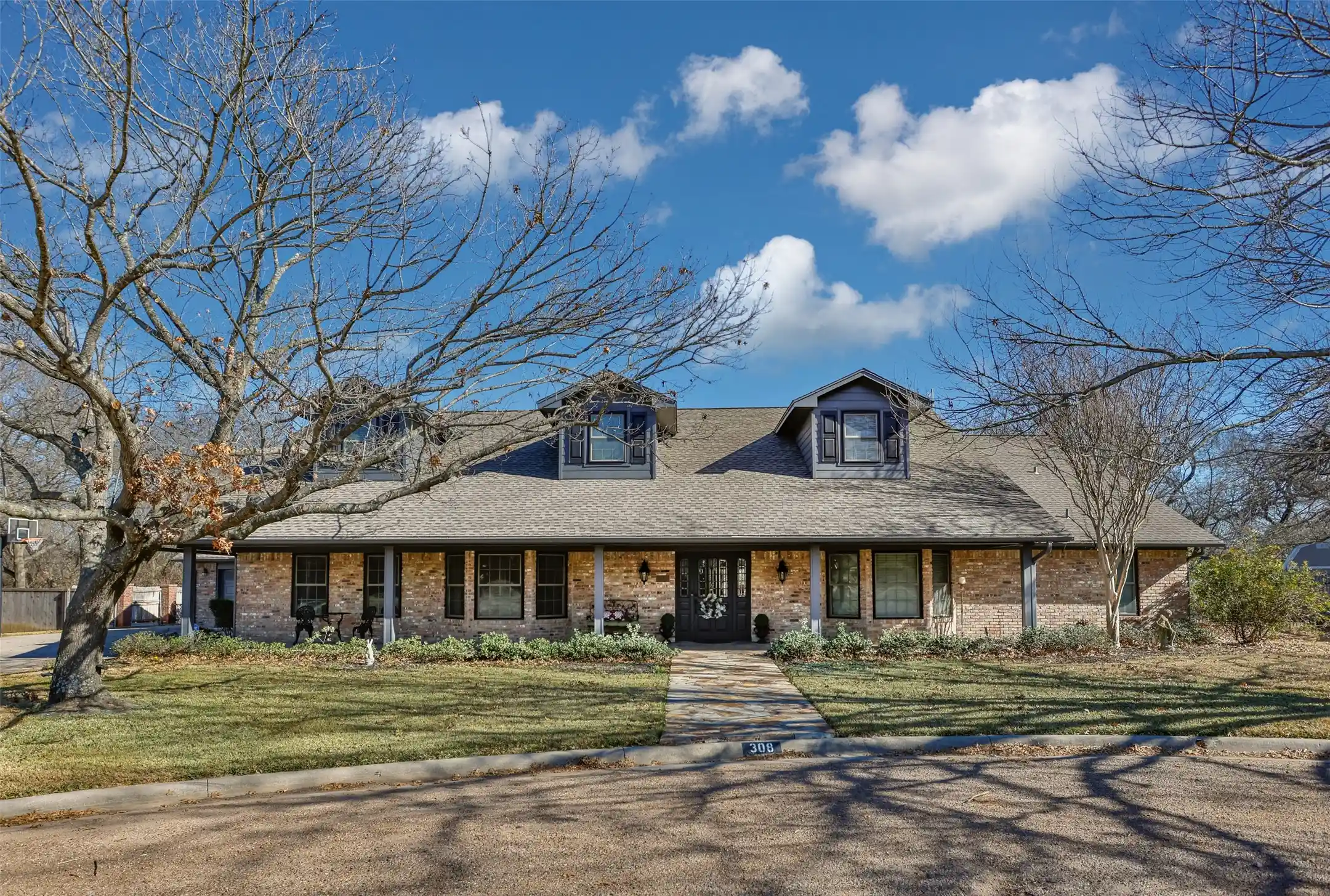 Single family home for sale at 308 Wheeler Crk Ct, Gainesville, TX 76240 | MLS# 21425086