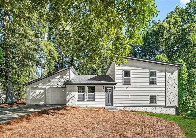 Photo 1 of Sale Pending at 2868 Kathryn Cir Sw, Atlanta, GA 30331 | MLS# 7850032 | Listing updated on 2026-10-28