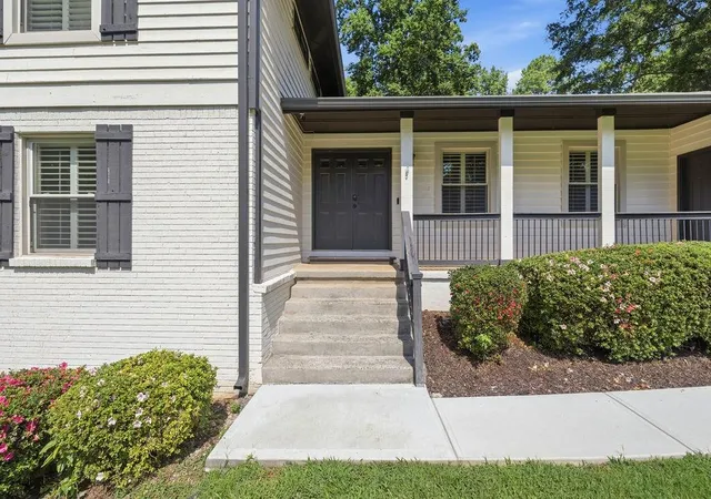 3rd image of 9630 Pine Thicket Wy, Roswell, GA 30075 | MLS# 7819073
