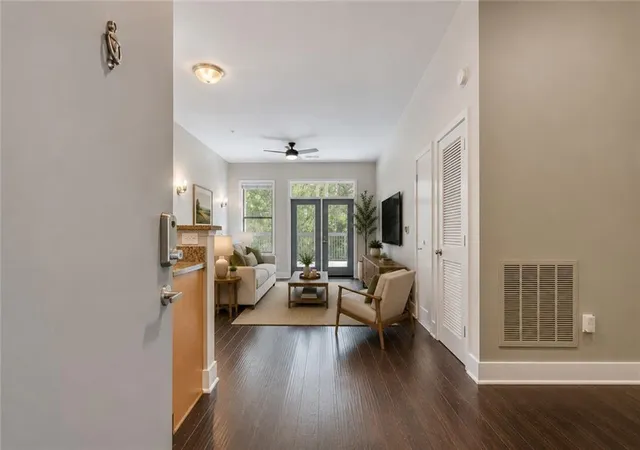 3rd image of 425 Chapel St Sw, Atlanta, GA 30313