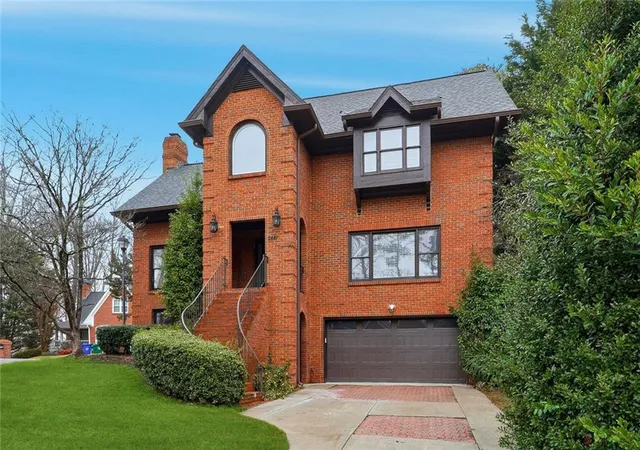Photo 2 of Sale Pending at 2441 Kings Ct Ne, Atlanta, GA 30345 | MLS# 7822187 | Listing updated on 2026-10-06