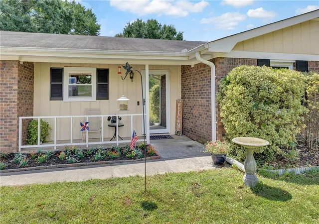 Photo 2 of Single family home for sale at 752 Sage Ln, Conyers, GA 30012 | MLS# 7820420 | Listing updated on 2026-08-24