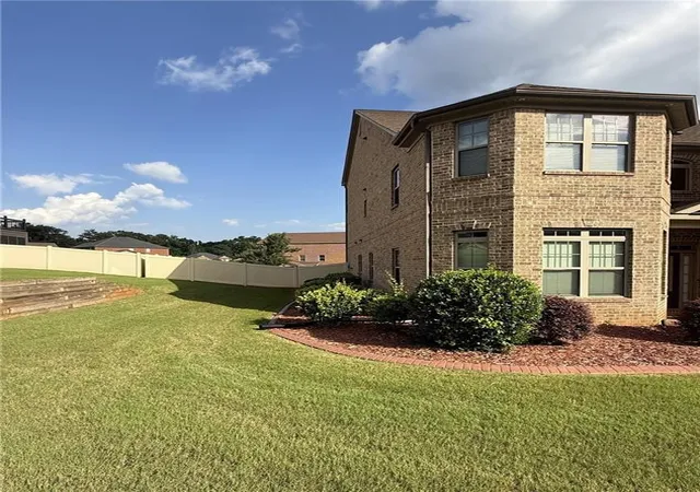Photo 3 of Sale Pending at 105 Way Point Dr, Stockbridge, GA 30281 | MLS# 7808020 | Listing updated on 2026-09-11