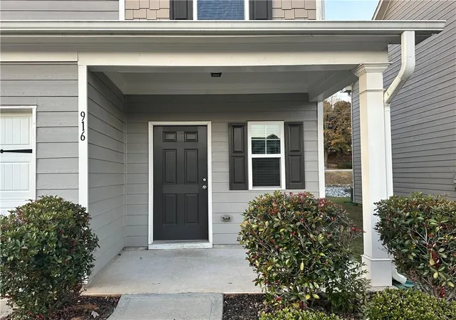 2nd image of 916 Independence Ave, Pendergrass, GA 30567 | MLS# 7801595