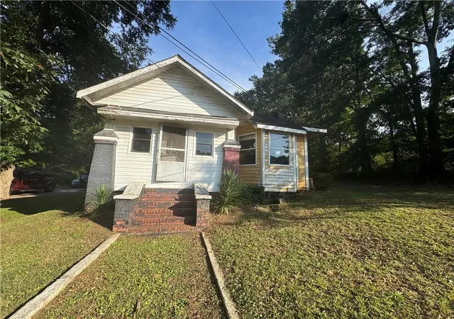 Photo 2 of Sale Pending at 220 S Carroll Rd, Villa Rica, GA 30180 | MLS# 7821386 | Listing updated on 2026-08-18