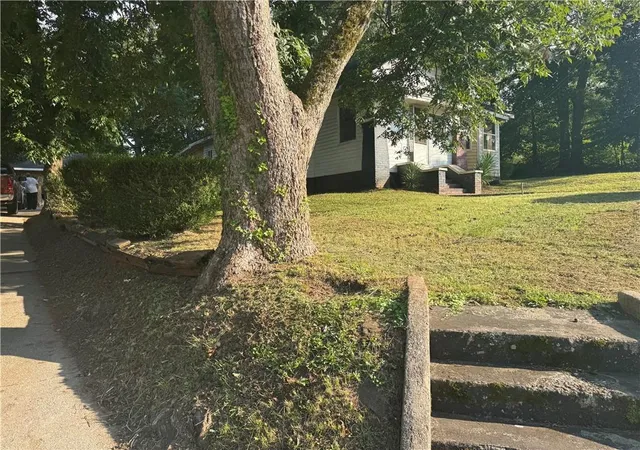 Photo 4 of Sale Pending at 220 S Carroll Rd, Villa Rica, GA 30180 | MLS# 7821386 | Listing updated on 2026-08-18