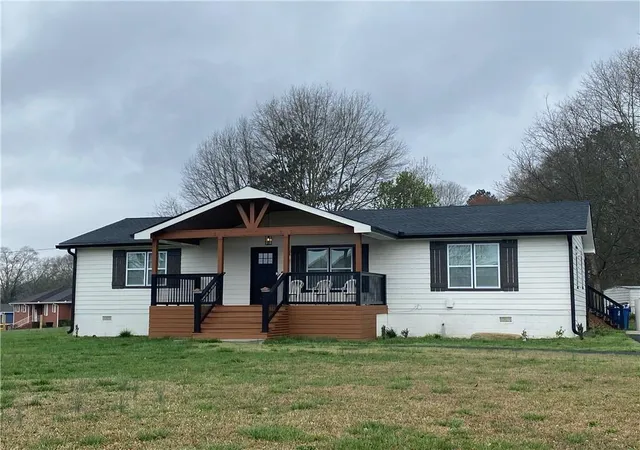 Photo 1 of Single family home for sale at 318 Willowwind Dr, Loganville, GA 30052 | MLS# 7791503 | Listing updated on 2026-10-07