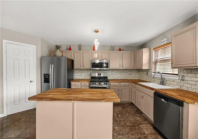 Photo 4 of Single family home for sale at 4096 Arnolds Mill Opas, Douglasville, GA 30135 | MLS# 7829346 | Listing updated on 2026-09-07