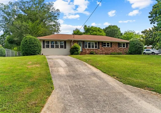 Photo 3 of Single family home for sale at 8 Cameo Dr NW, Rome, GA 30165 | MLS# 7809744 | Listing updated on 2026-07-29