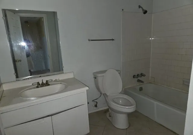2nd image of 4701 Flt Shls Rd, Union City, GA 30291